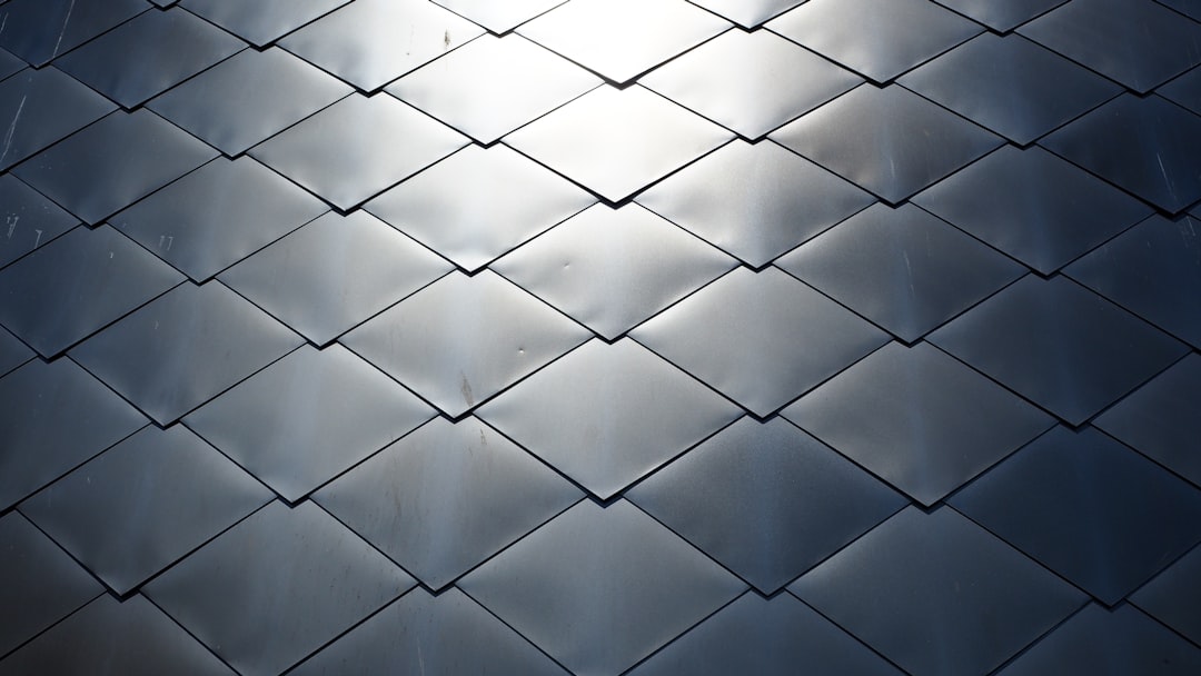 Klej do płytek ceramicznych – jak wybrać odpowiedni?