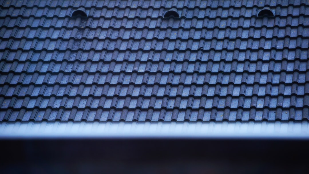 Jaki klej do płytek tarasowych – odporność na warunki atmosferyczne