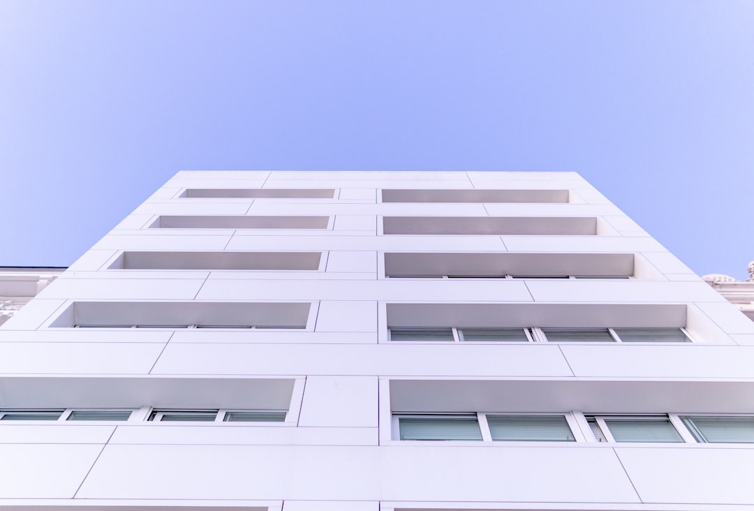 Jaki grunt pod płytki ceramiczne?