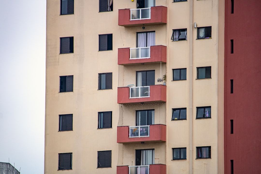 Ocieplenie dachu pianką – co musisz wiedzieć?